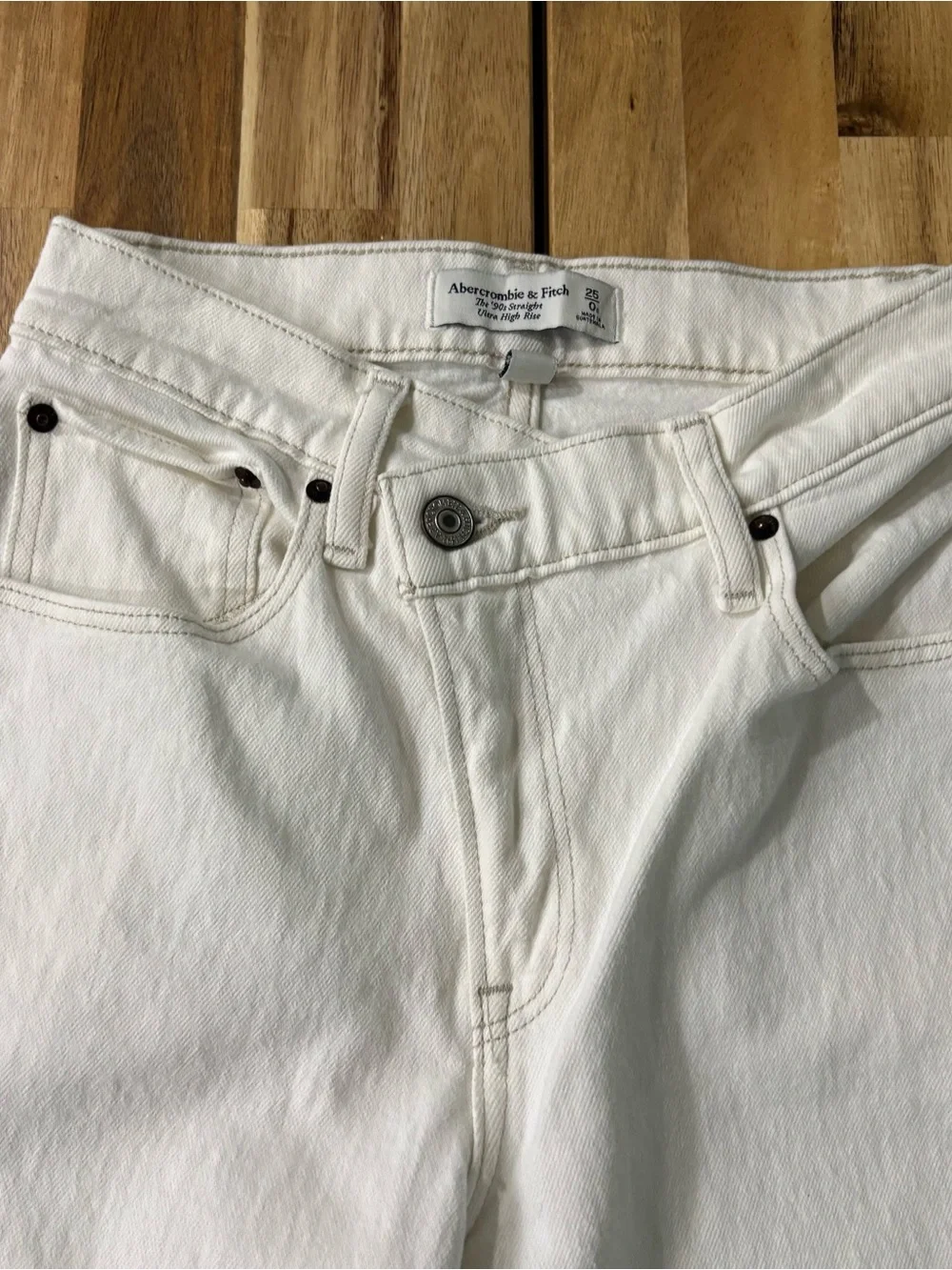 A&F The 90’s Straight Ultra HR‎